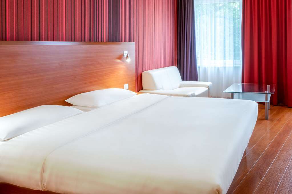 Leonardo Hotel Salzburg City Center Room photo